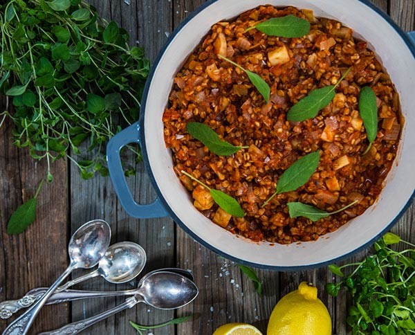 Böngryta med mathavre, rotselleri och krossade tomater